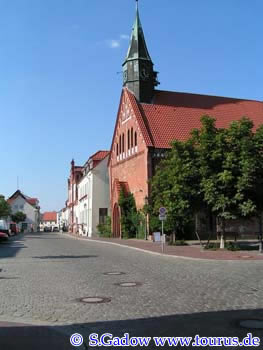 10 Krakow am See Markt Kirche